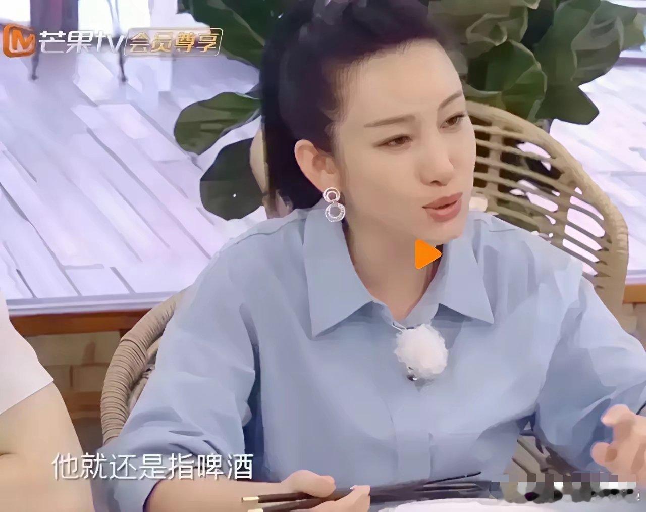 秦海璐曾在节目上说：“我儿子特别逗，我怀孕之前是不喜欢喝酒的，结果怀上他就老想喝
