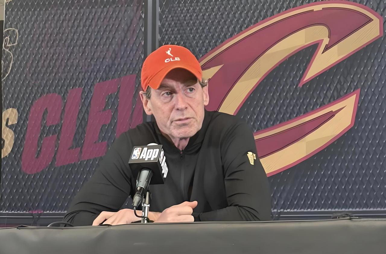 都说泰伦卢用人狠，阿特金森更狠，骑士背靠背又让哈登打了42分钟。排名来看，骑