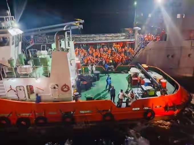 斯里兰卡顶住强大外国施压庇护一艘伊朗军舰，并接208名舰员上岸！与印度的做法相