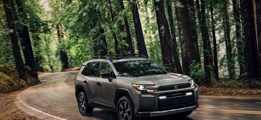 全新一代丰田RAV4曝光，搭载插混动力，预计11月底正式上市#荣放RAV4##