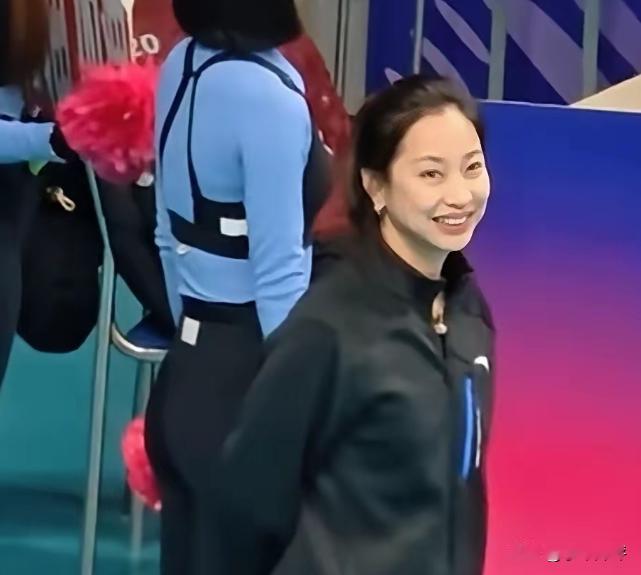 王茜为何突然被免职？官方说法遭质疑。天津女排最近的人事变动引发热议，官方解释王