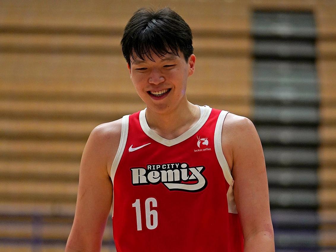 杨瀚森背靠背再砍14分，已全面预定亚洲第一中锋混音队与国王队二番战，杨瀚森背