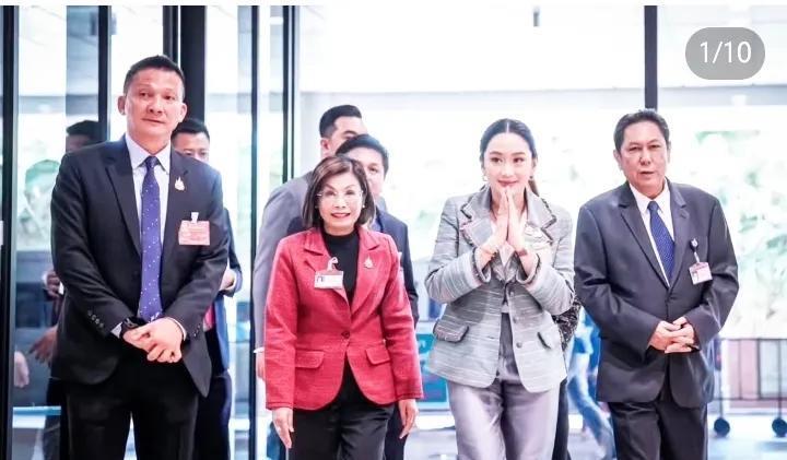 8月13日，王太后为大皇子庆生，气氛融洽，温馨和睦！随后佩通坦与王太后，及大皇