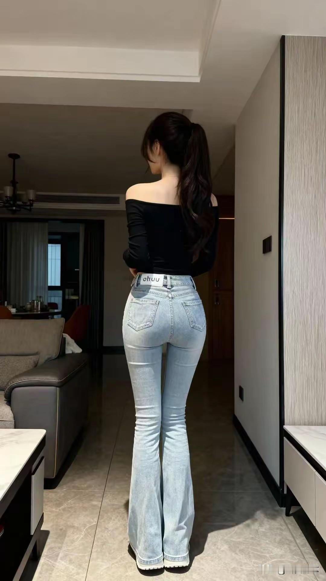 花间美人影，风姿绰约间。紧身牛仔穿搭极品美女穿搭