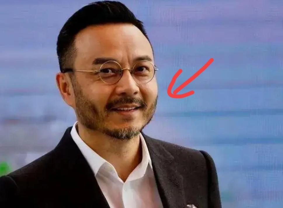 令人担忧！汪涵嚼槟榔30年多少年轻人被名人效应带偏了路最近汪涵又被拍