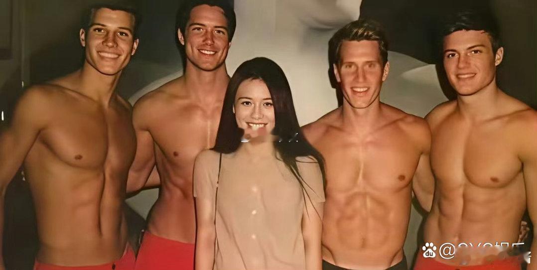 终于明白当年马思纯为什么能当书模了，胖过但没丑过。