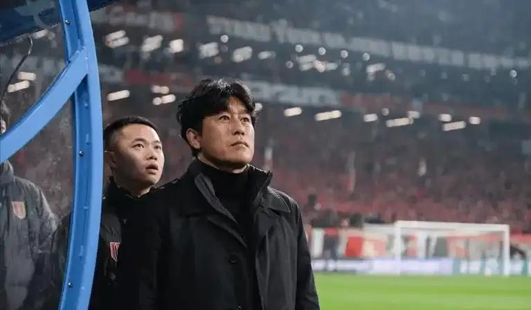成都蓉城现在的打法，其实就是属于“笨鸟先飞型”打法，就是每个队员都需要多跑、多拼