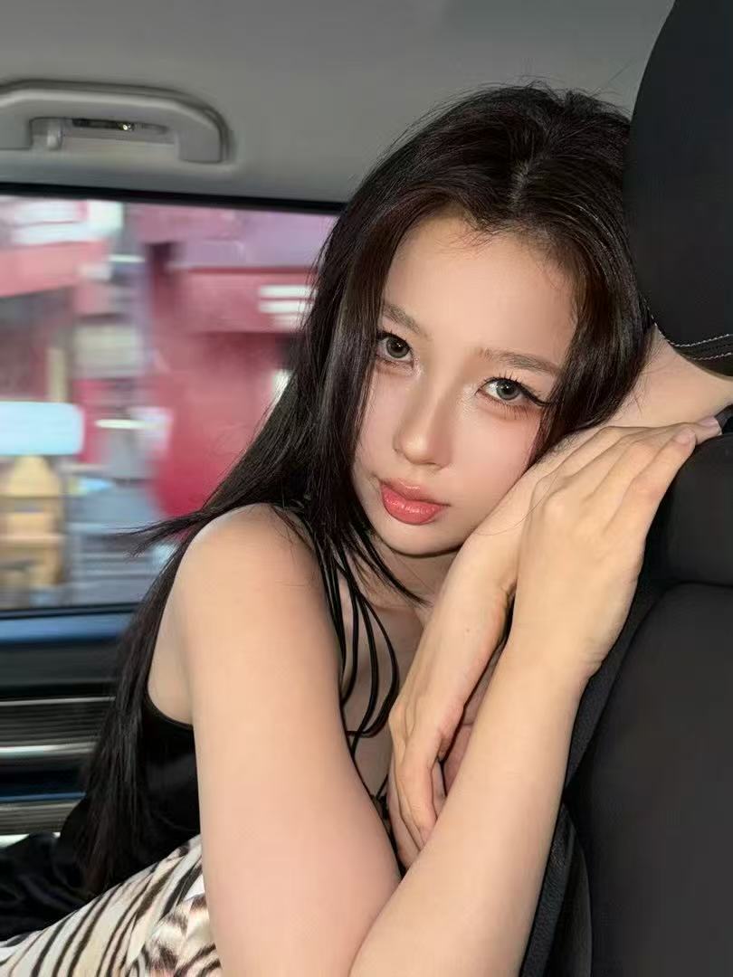 虞书欣的背影身材虞书欣的黑银眼妆不是我说这个虞书欣的背影身材夯爆了好吗？！！！