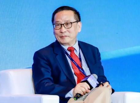 高志凯教授一张口就能把西方整崩溃。他说，中国的瓷器烧制技术，欧洲花了一两百年也赶