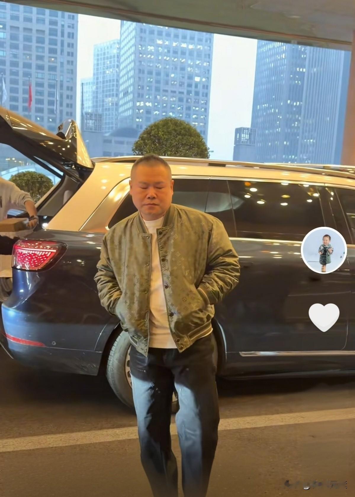 岳云鹏太萌太有料了，随便一站，一个表情就是笑点。如果今年春晚看不到岳云鹏，