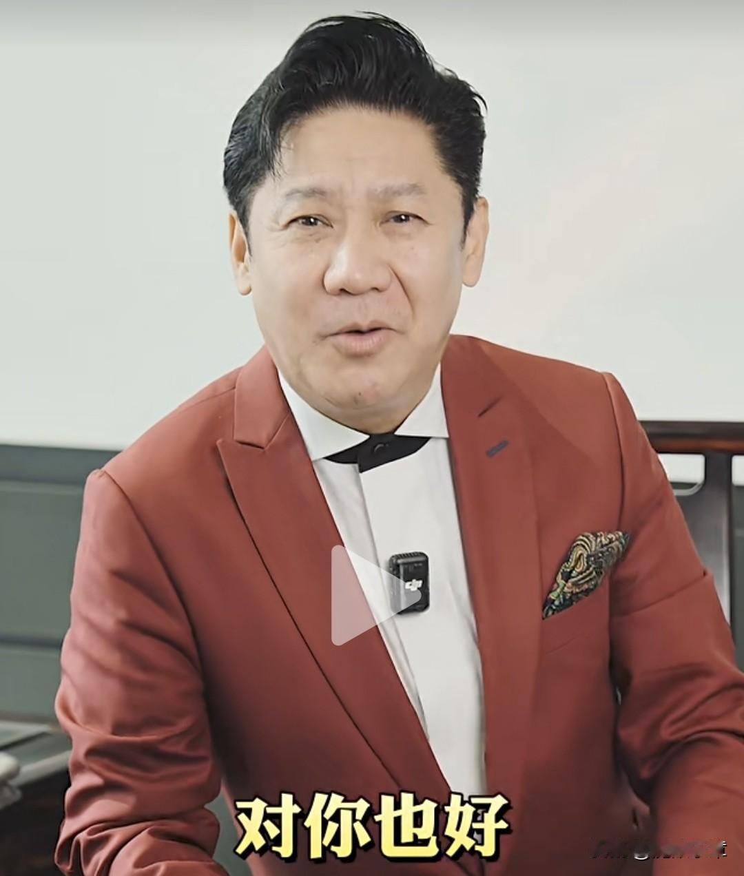 当年因“酒驾”事件消失于上海荧屏的知名主持人毛威，再度回归公众视线。与许多老牌主