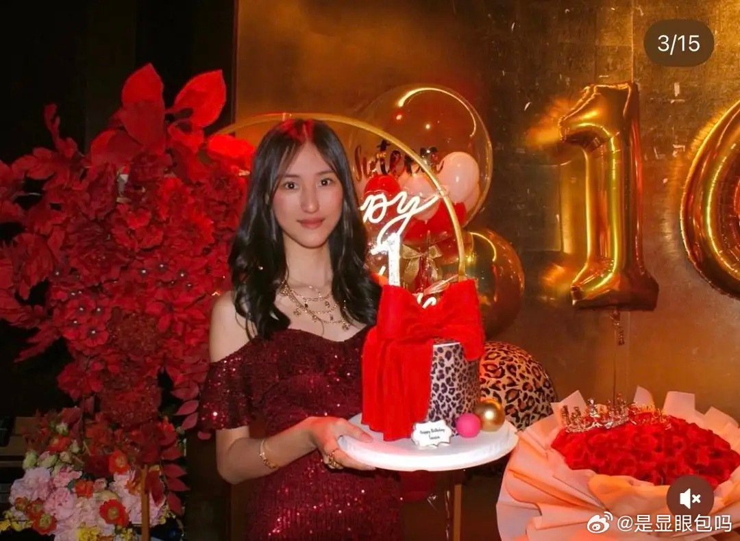 郭可盈女儿庆祝16岁生日，捧蛋糕留影样貌清纯，同学闺蜜盛装出席！