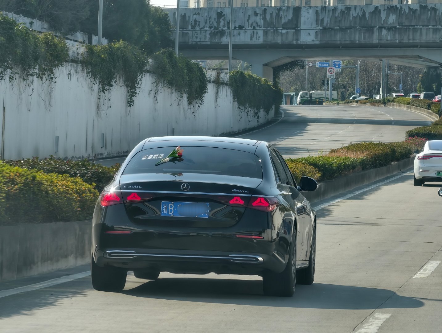 这位奔驰E车主还挺浪漫啊宁波