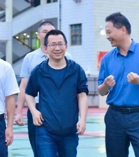 张一鸣这次是真急了。熟悉字节的人都知道，他早就不怎么管具体业务了。可就在上个月的