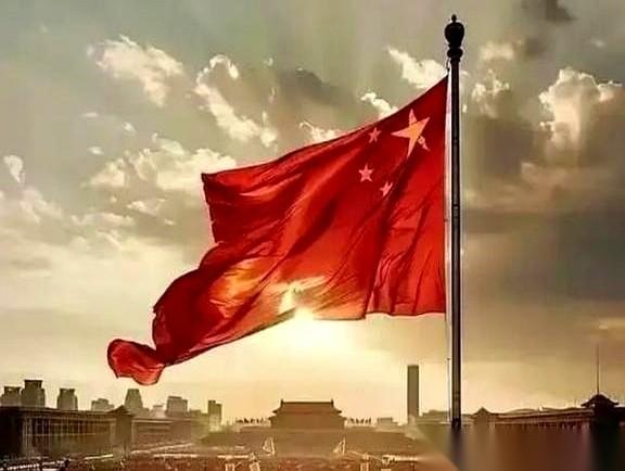 一船船的热带水果刚卸在中国港口的码头上，转头，美军的战舰就停进了他们的海港。最