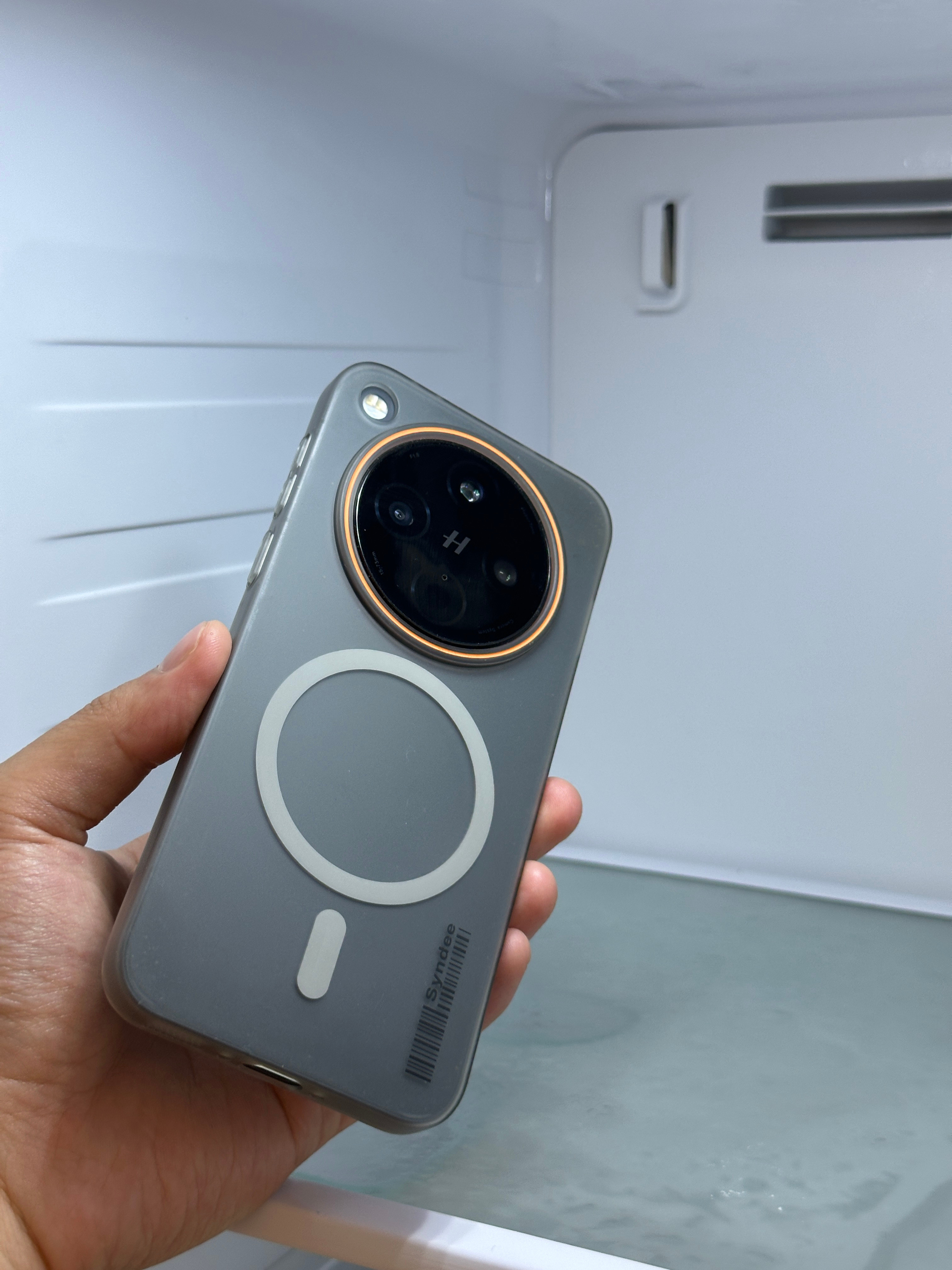 iPhone制冷模式哪有什么制冷模式？最快的降温方式是进冰箱冷静十几秒，再烫都