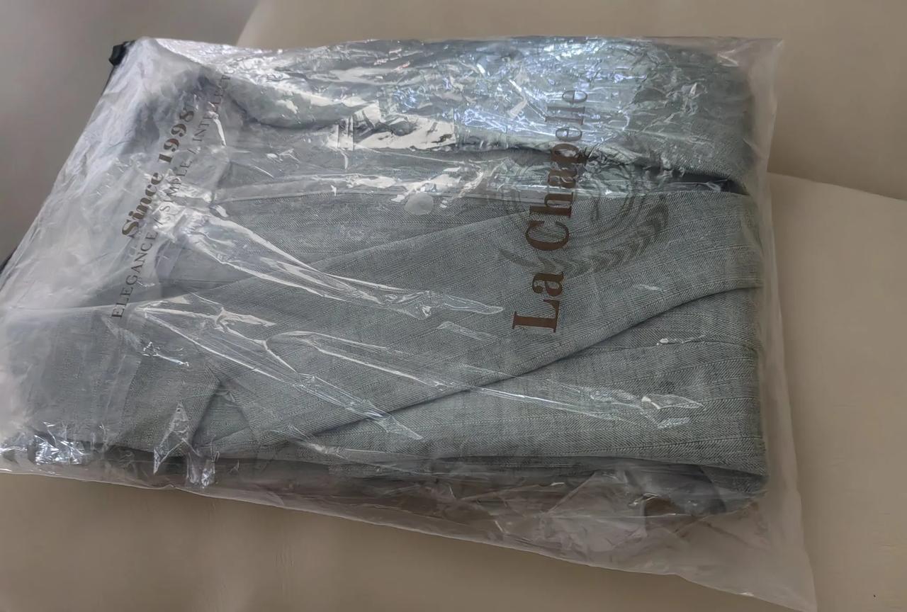 消费降级无疑了，继上周卖掉一件衣服以后，今天又卖了一件，虽然只有70多块钱。但