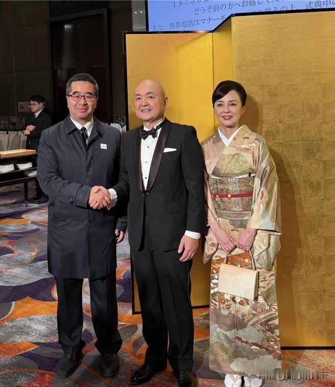 萧旭岑回台湾就变了？昨晚，国民党副主席萧旭岑参加了日本驻台机构的酒会公开表