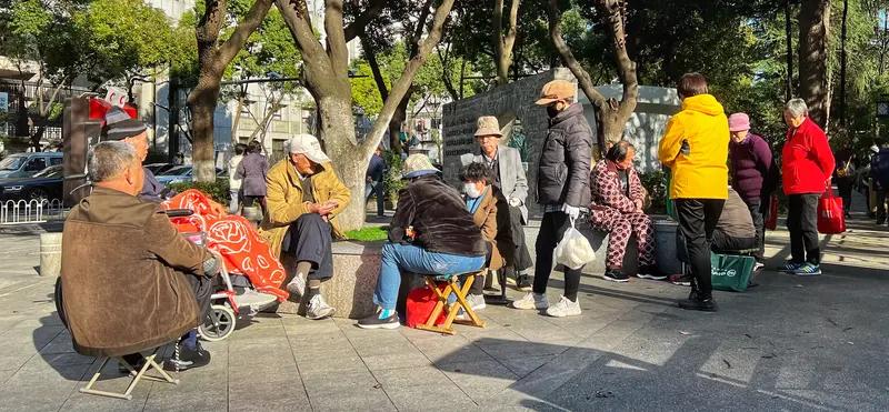  五十岁悟透：少听是非，少凑闲局今天亲眼看见一件事，也算看透了人情世故。我