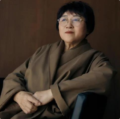 性学专家李银河说："给所有男人一个忠告，不管女人多漂亮，身材多好，你俩好到穿一条
