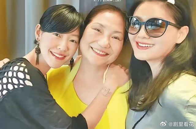 大S有一次问徐妈妈，为什么更偏爱小S？徐妈妈说：你最懂事了，会帮我打理家务事，帮我买名牌，但是你不如
