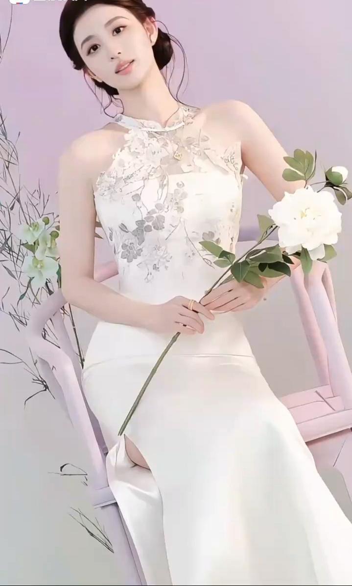 王楚然白色蕾丝旗袍，温婉动人尽显东方气韵[赞][赞][送自己一朵