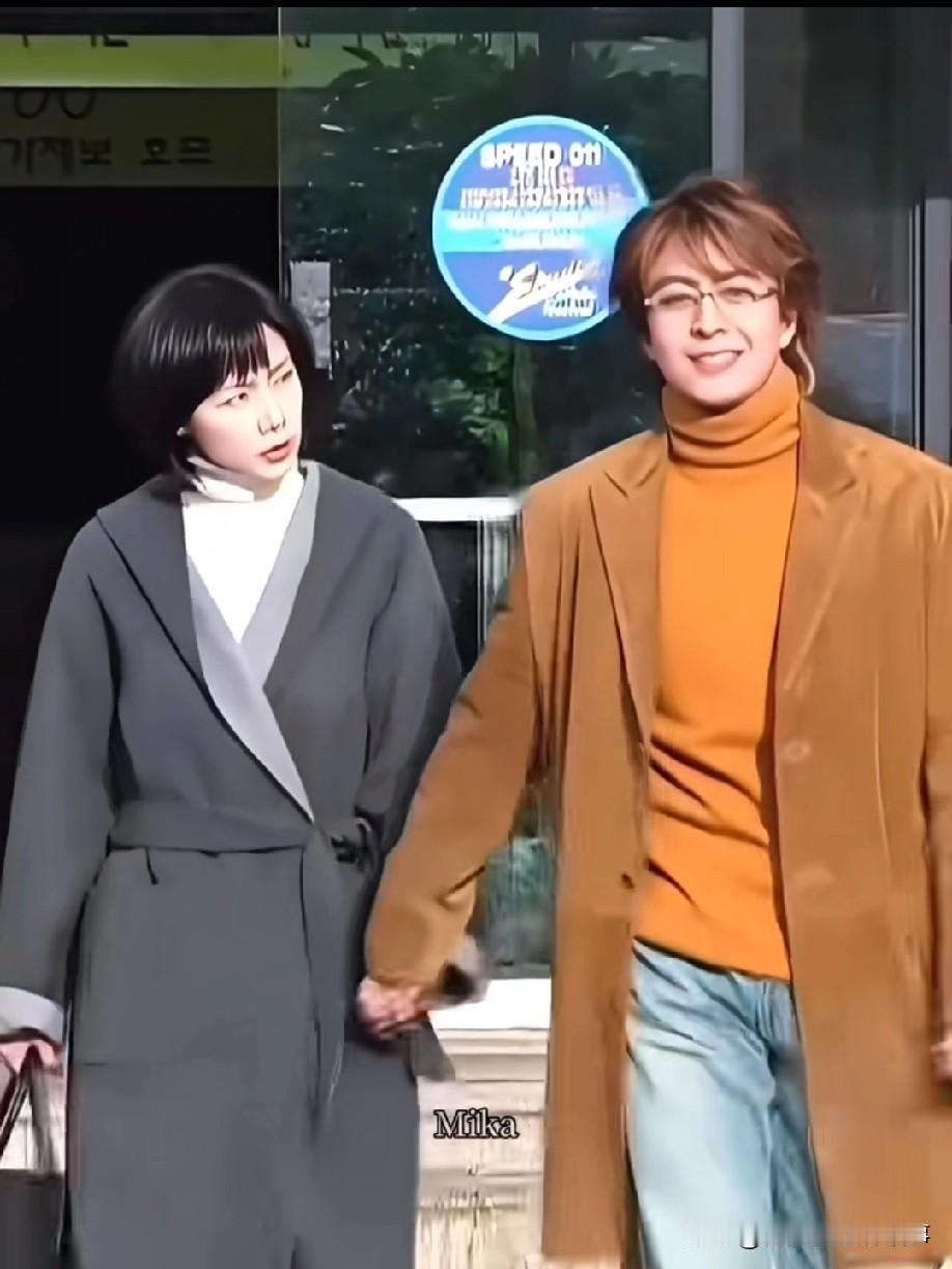 韩国二十年前剧里的情侣穿搭，审美太超前！主打简单纯色，无多余设计，至今仍是无数人