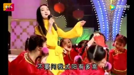 打开 打开 当年杨钰莹,孟庭苇两位玉女春晚同台演唱成名曲,惊艳了一