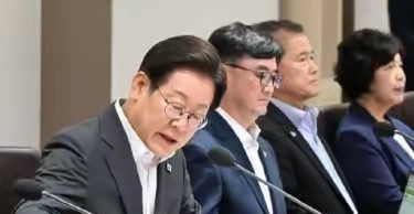 李在明开会不打领带，部长吓坏了李在明开会竟然没打领带！这