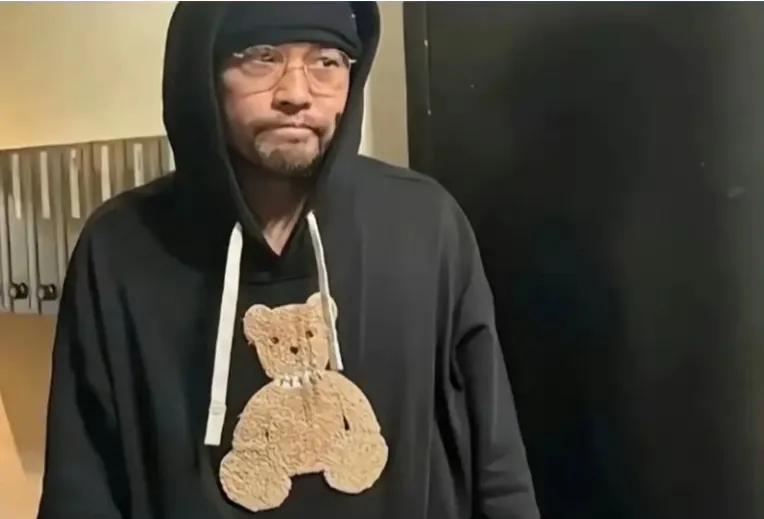 周杰伦咋地啦？怎么老态成这样了？4月底在我们大南宁开演唱会，那状态可是又年