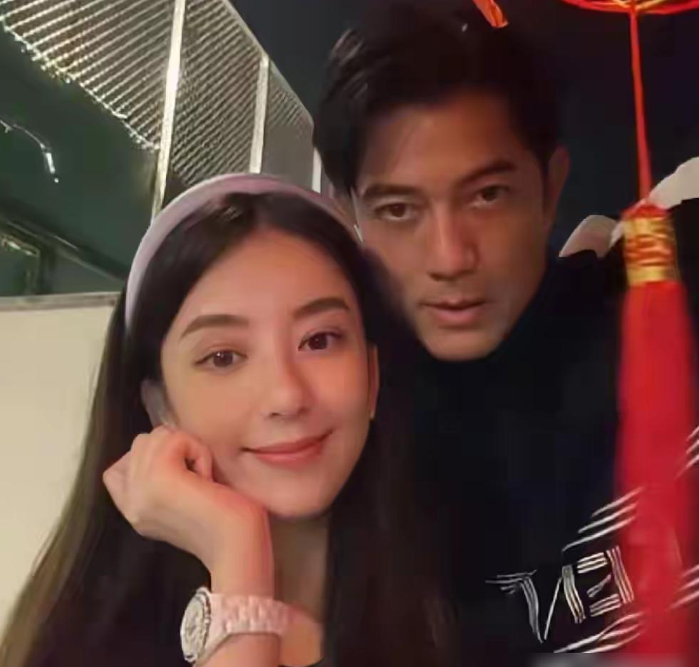 我终于想通了，郭富城每月砸20万养岳父母，不是因为孝顺。他每月掏8万，在自己住