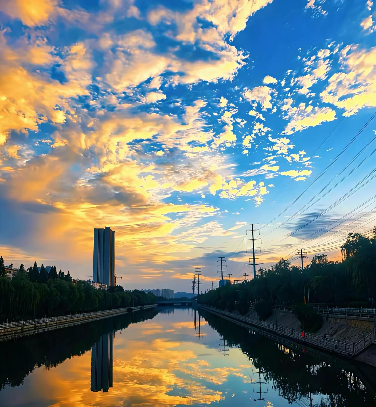 城市江苏老徐不够硬气，常州心有不服。有人称，江苏仅有4个特大城市，分别是南京