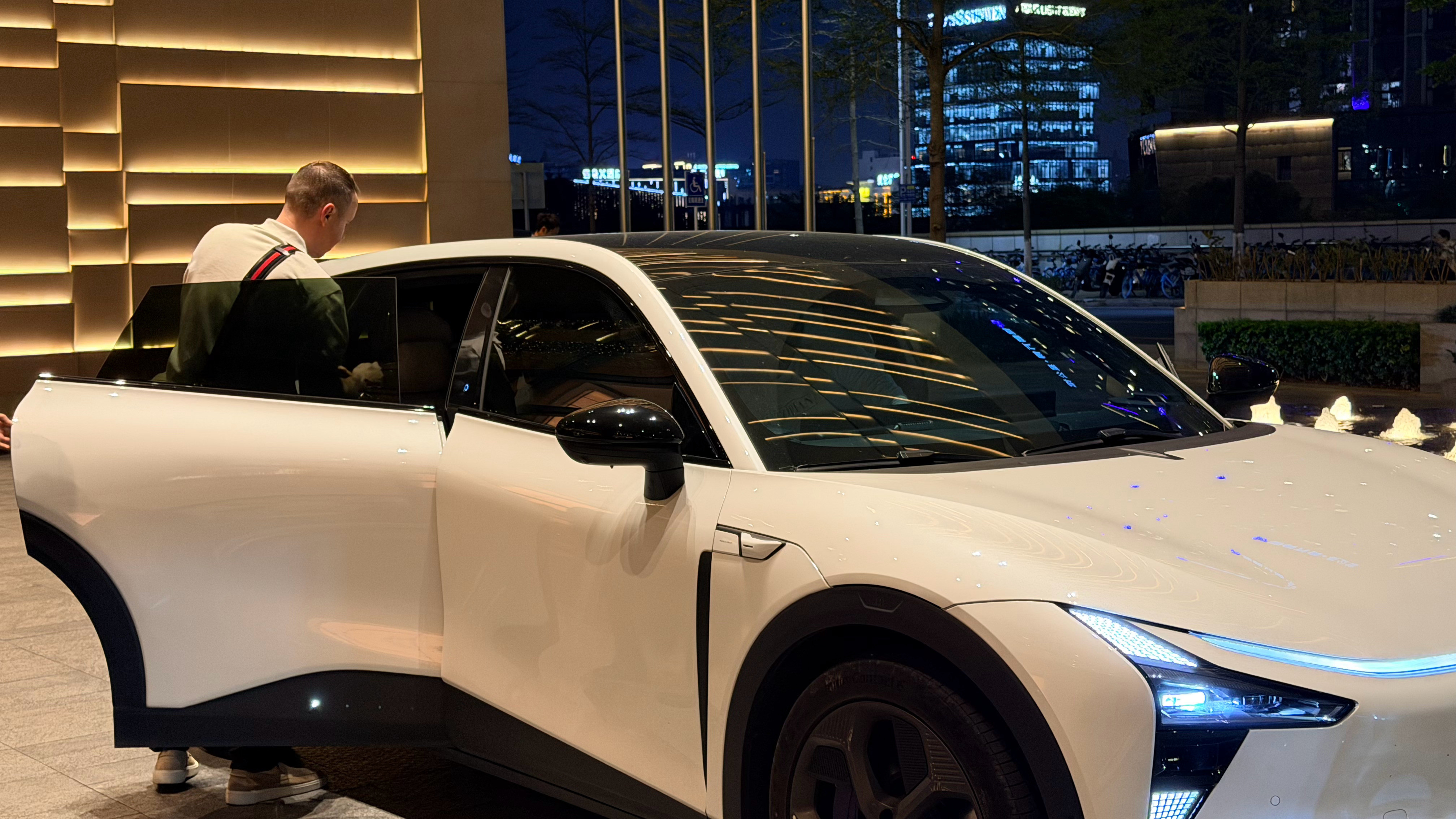 说实话，极越的造型设计还真的不错～