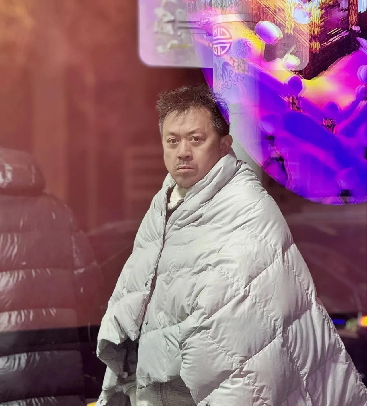 在街上偶遇昔日当红男星，天啊，他怎么老成这样！近日，有网友在个人社交账号上分享