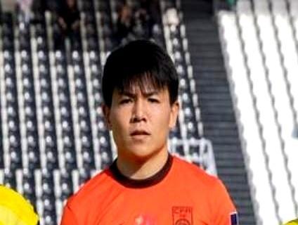 狼队终于把徐彬签了，21岁，自由身，四年长约，但人暂时还到不了英超。劳工证