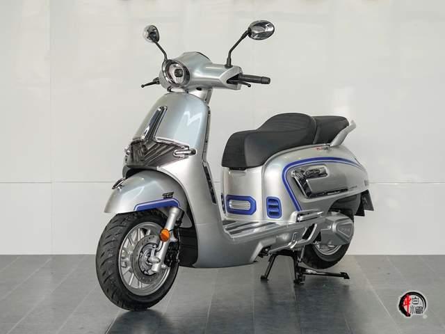 无极SR150CPro复古踏板，限时直降2000元，现售价11980元。新车