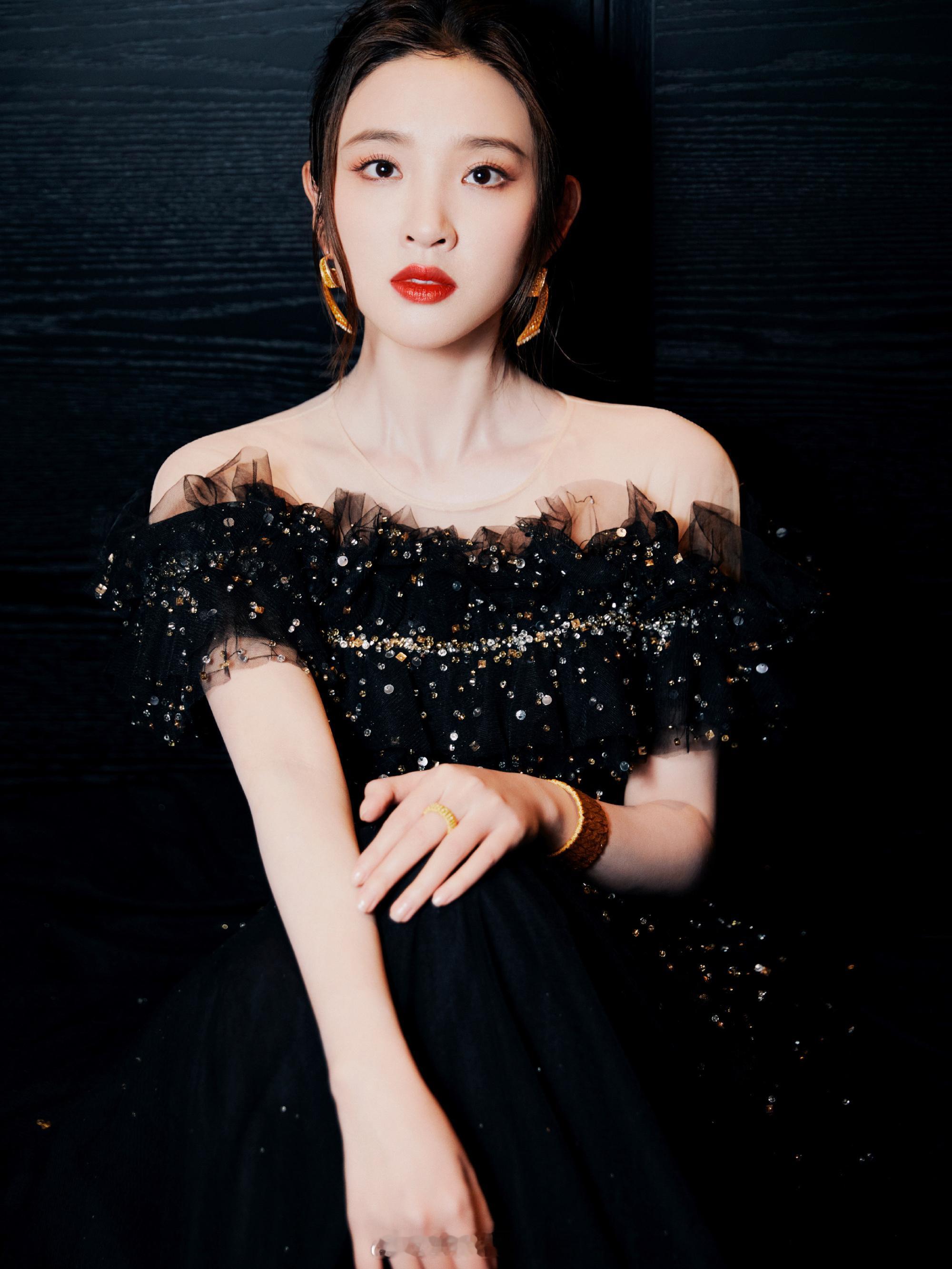 唐艺昕星河闪钻纱裙写真图集