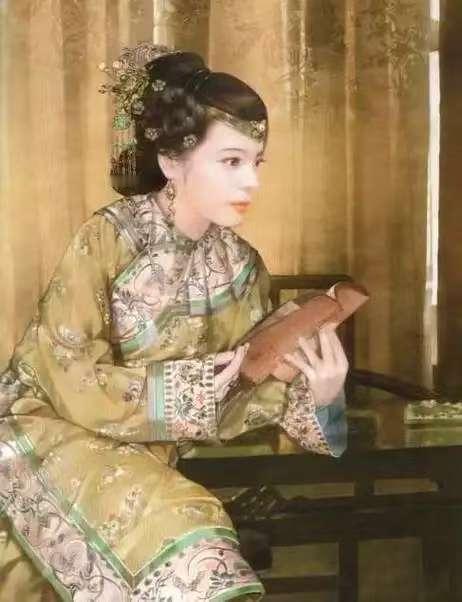 1798年，88岁的乾隆选了一个13岁的女子做妃子，这是他人生中的最后一个女人晋