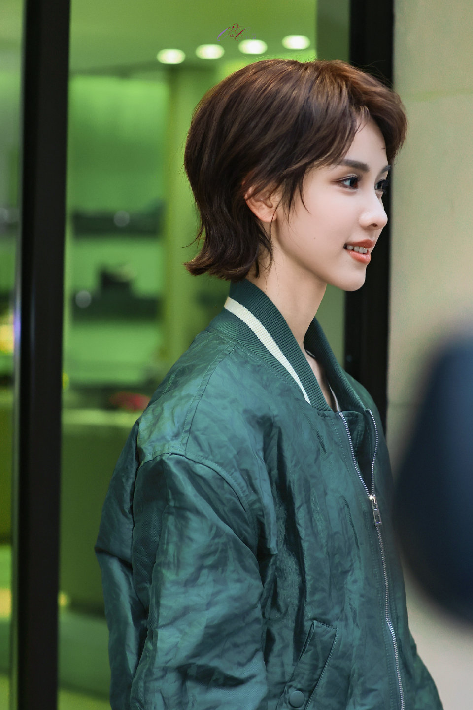 陈都灵在巴黎又美又忙女神美美的很安心