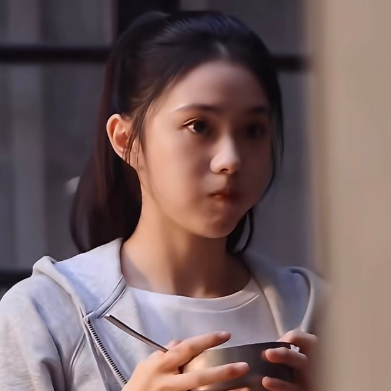 About此女嚼嚼嚼的一生……🤏脸颊肉刘浩存