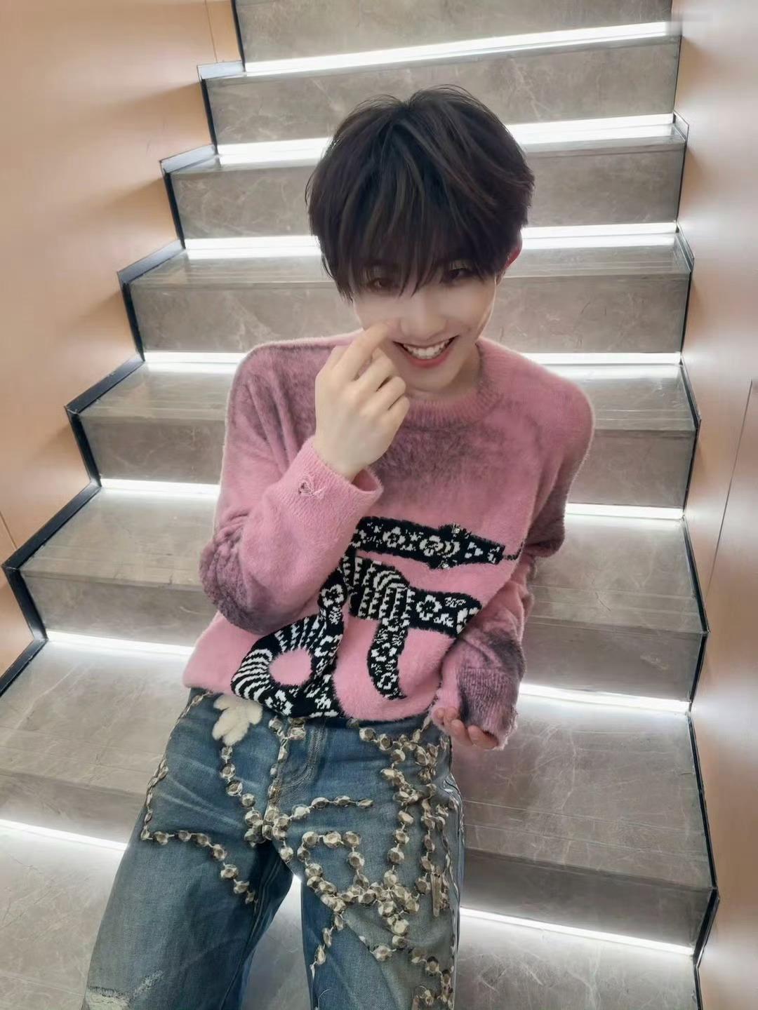 【苏新皓】苏新皓11月的第一天plog苏新皓又来宠粉了，11月第一天就带来九宫