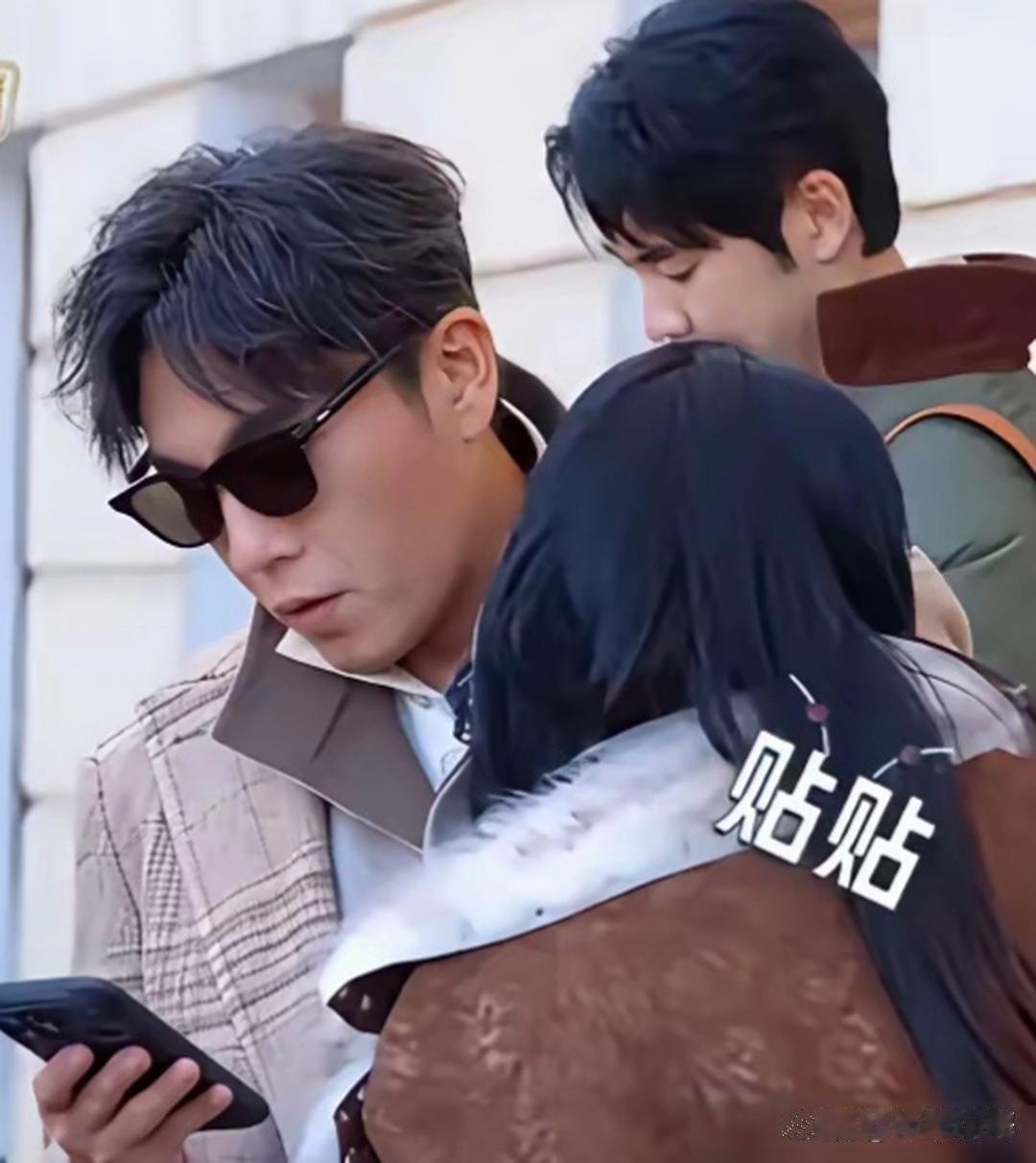 秦昊宁愿赔违约金，也要让伊能静退出浪姐。节目镜头里他冷得像个不熟的路人，一转脸就直接打给节目组，说伊