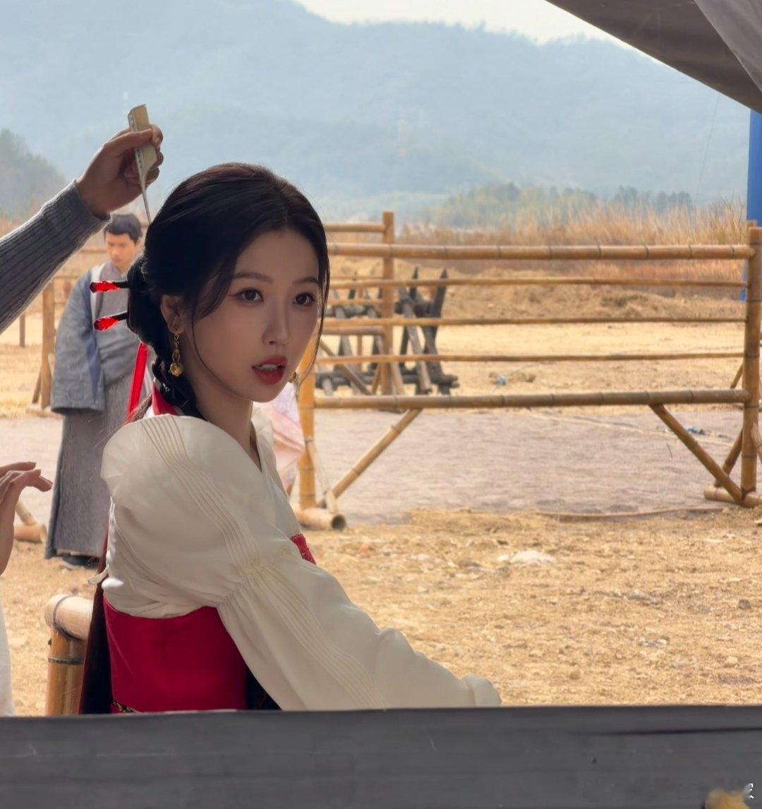 虞书欣今天云初令新造型路透完全千金大小姐啊