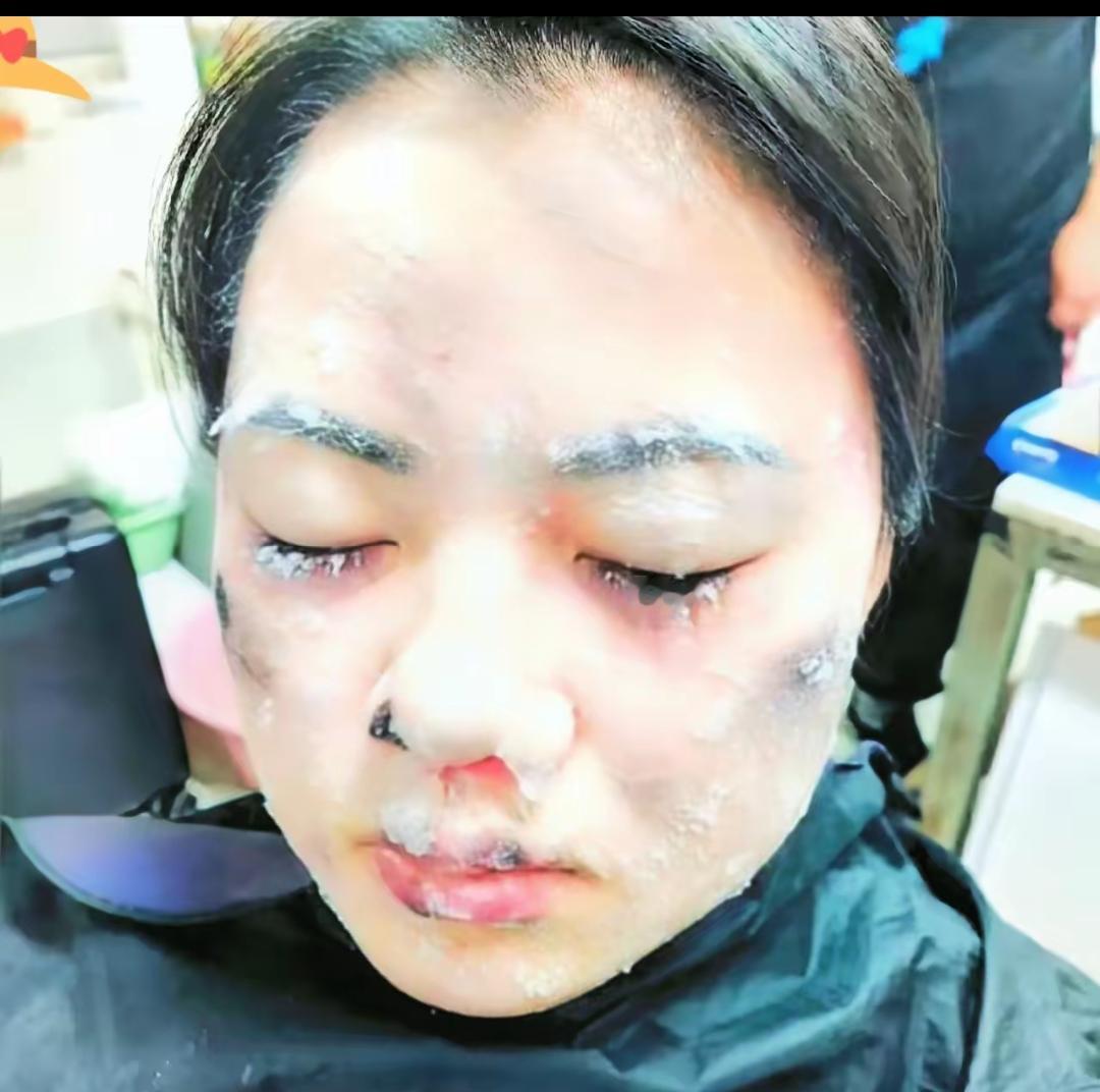 广东揭阳这事儿，看得人头皮发麻。几个大男人，合伙把一个女同事推进零下十几度的冷库