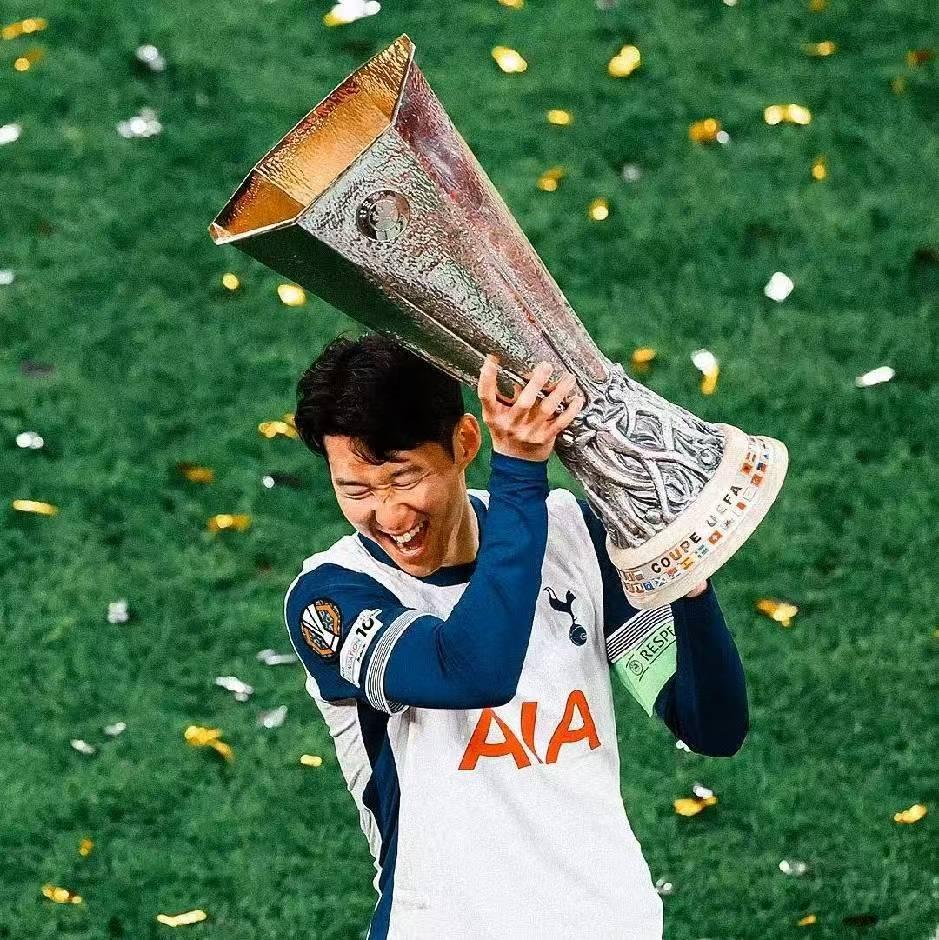 莱万越近，孙兴慜就越远？最近外媒都在报道米兰在接触莱万的消息，这也意味着波兰人