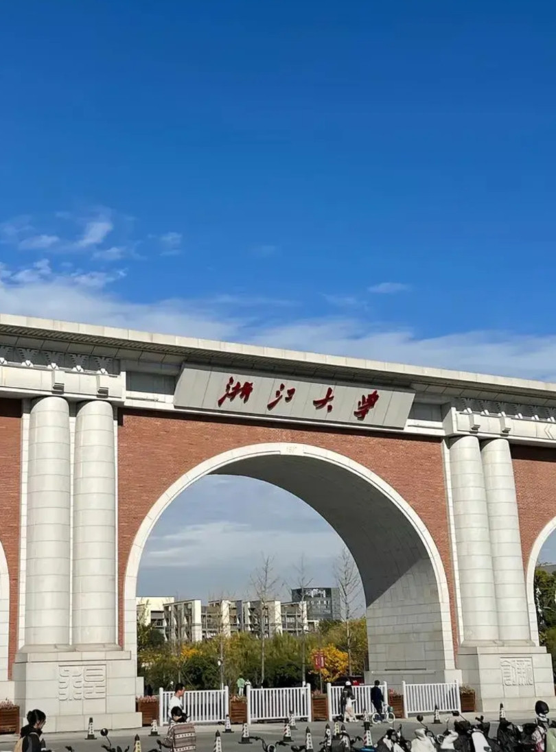 我想告诉大家一个残酷的真相，不论你信不信？我是信了大家都知道梁文峰是浙大毕业的