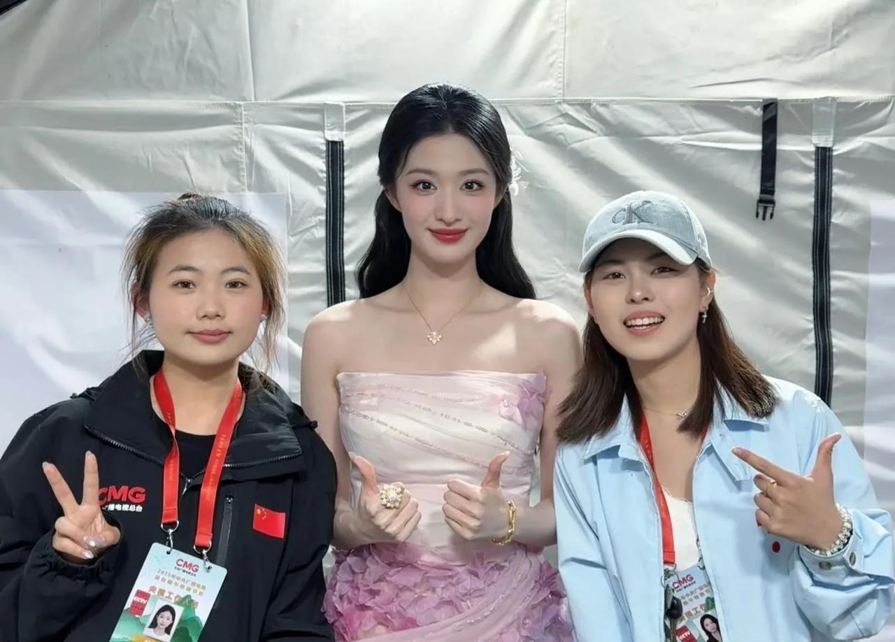 说王楚然很大只也没错，但看这骨骼加五官也是个大美女啊！美美的气质。#王楚然##