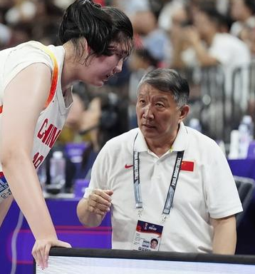 中国女篮主教练宫鲁鸣谈接下来对张子宇的使用，他表示：“张子宇是世界上独一无二的人