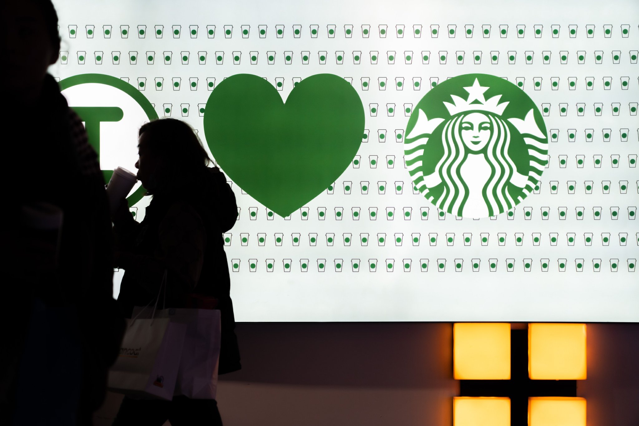 花40亿美元为星巴克换“中国心”, “神秘金主”是何来头?