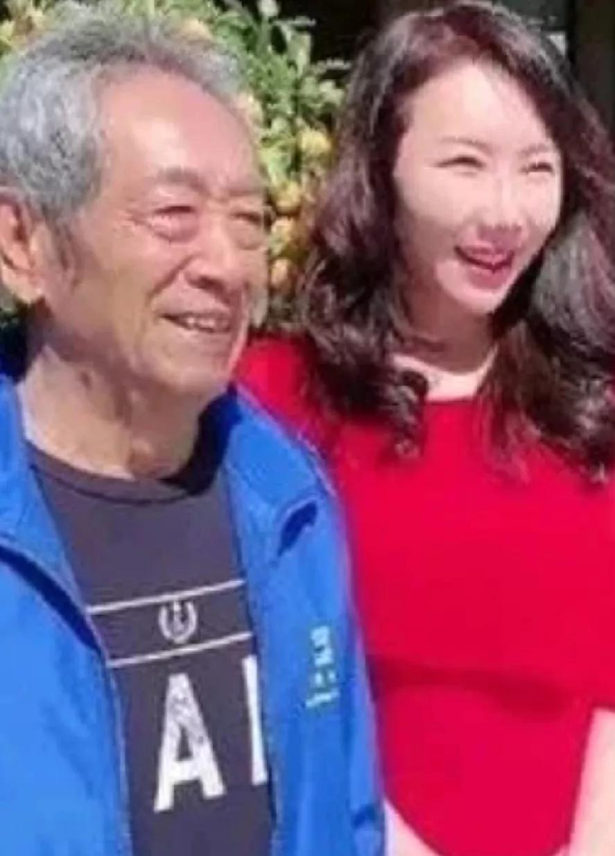 男人老了，不管年龄再大都可以与“年轻化”概念不违和呢？你看看，一位老头着装可以穿